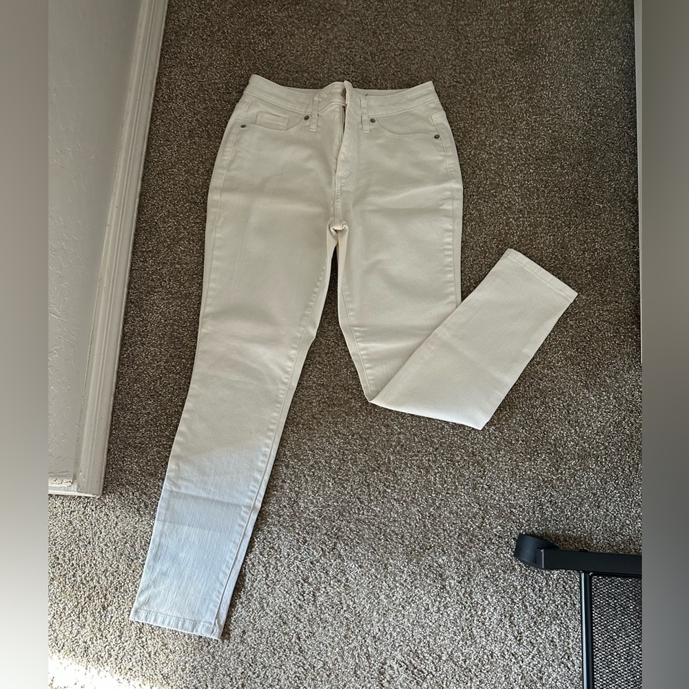 Women’s white skinny